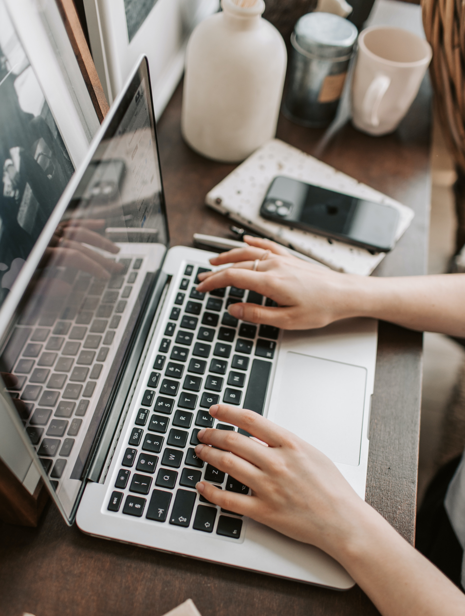 Screenshot 2023-07-31 112557 typing on laptop